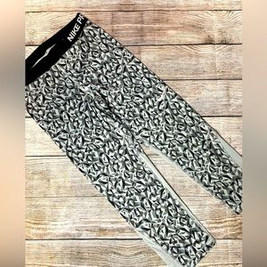 Nike Pro Leggings Womens Size Medium